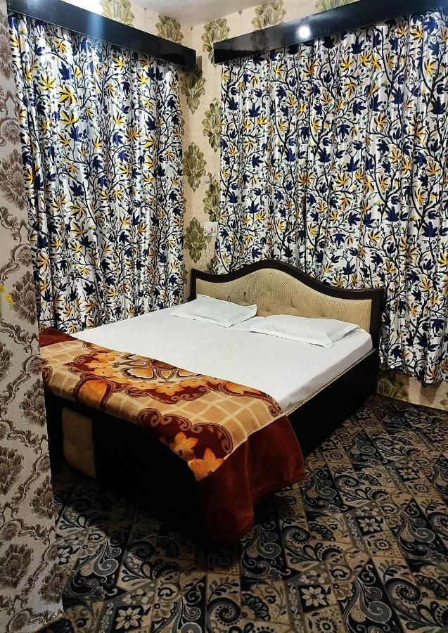 Готель Fabulous Kashmir Srinagar Екстер'єр фото