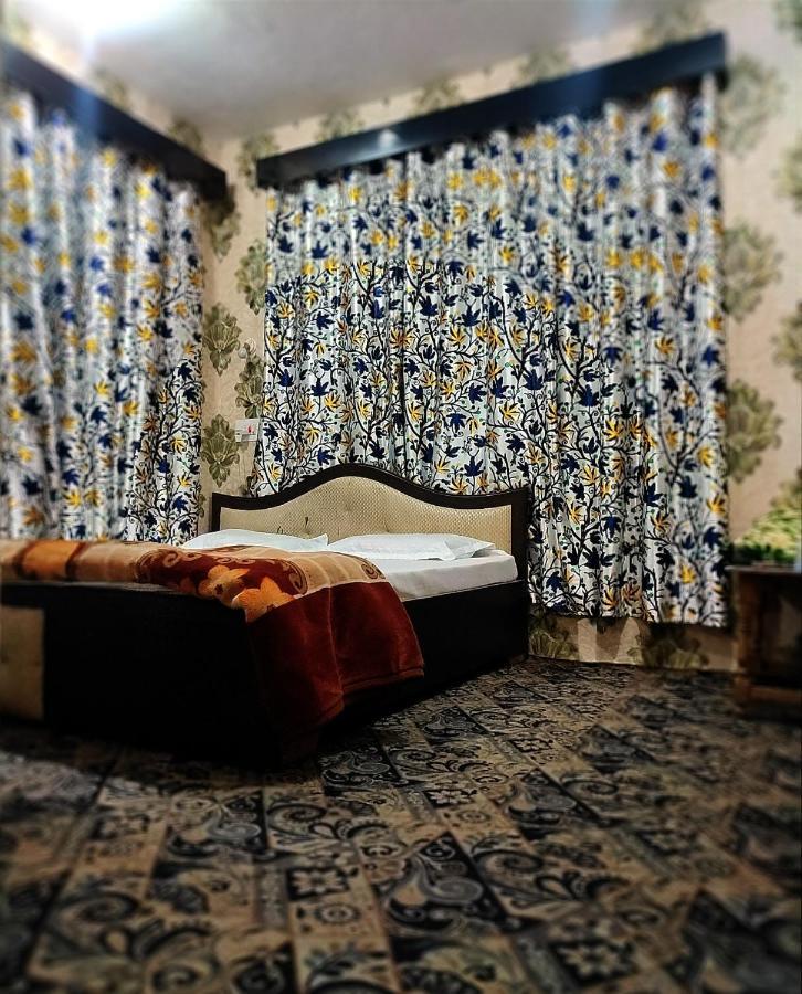 Готель Fabulous Kashmir Srinagar Екстер'єр фото