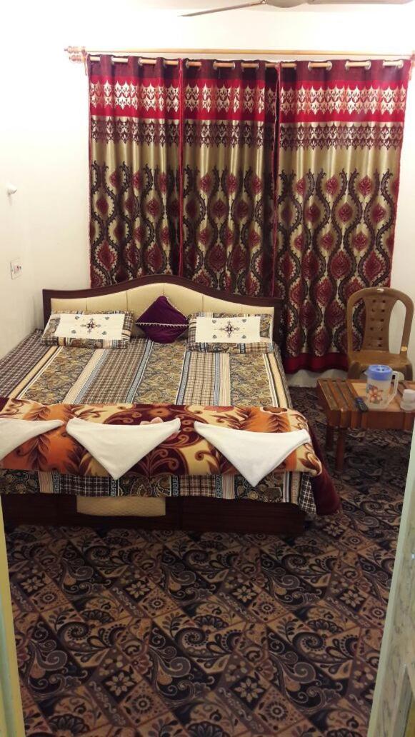 Готель Fabulous Kashmir Srinagar Екстер'єр фото