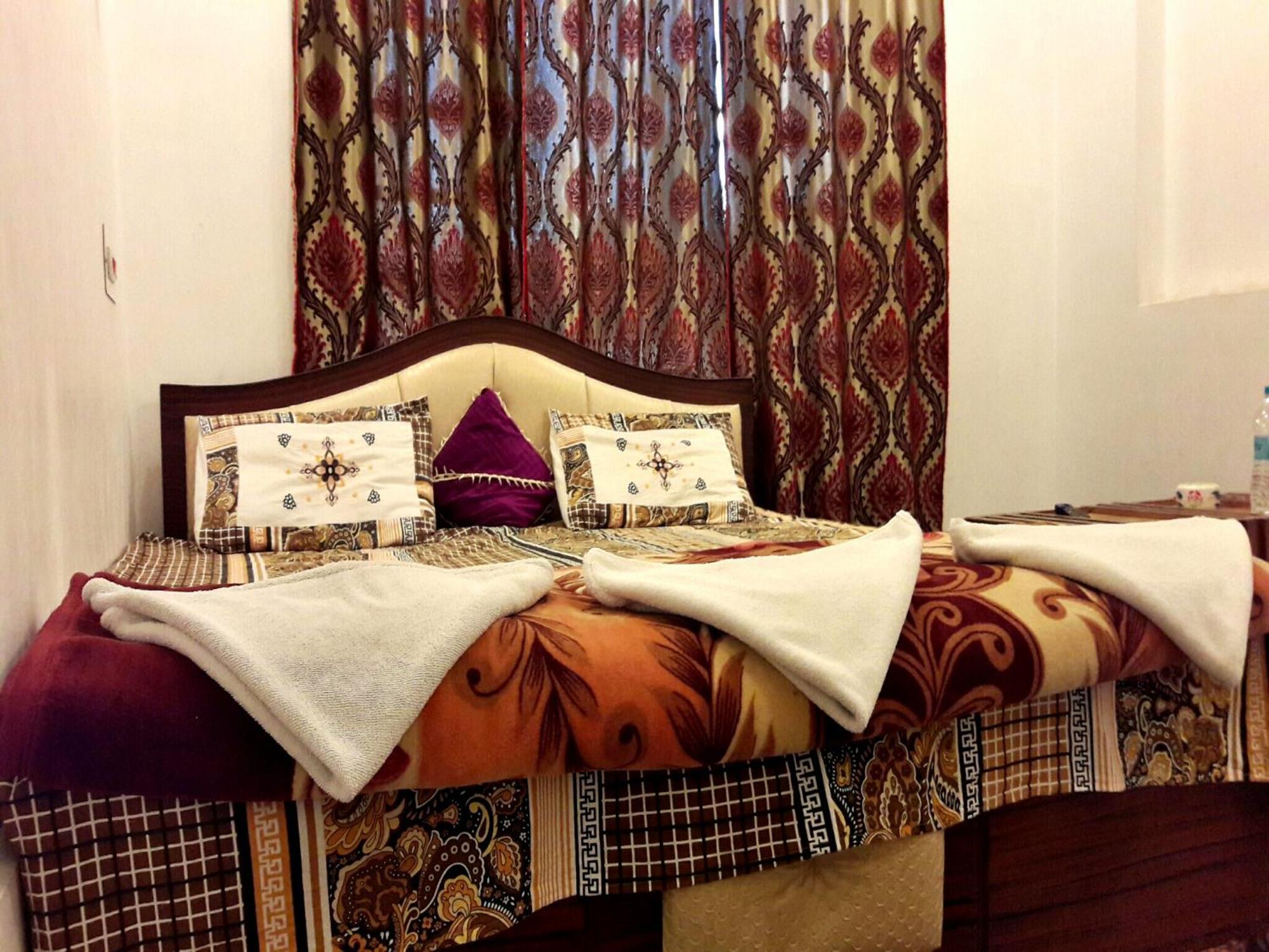 Готель Fabulous Kashmir Srinagar Екстер'єр фото