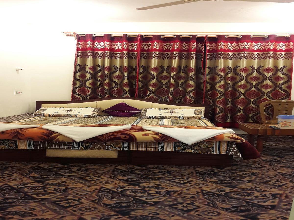 Готель Fabulous Kashmir Srinagar Екстер'єр фото